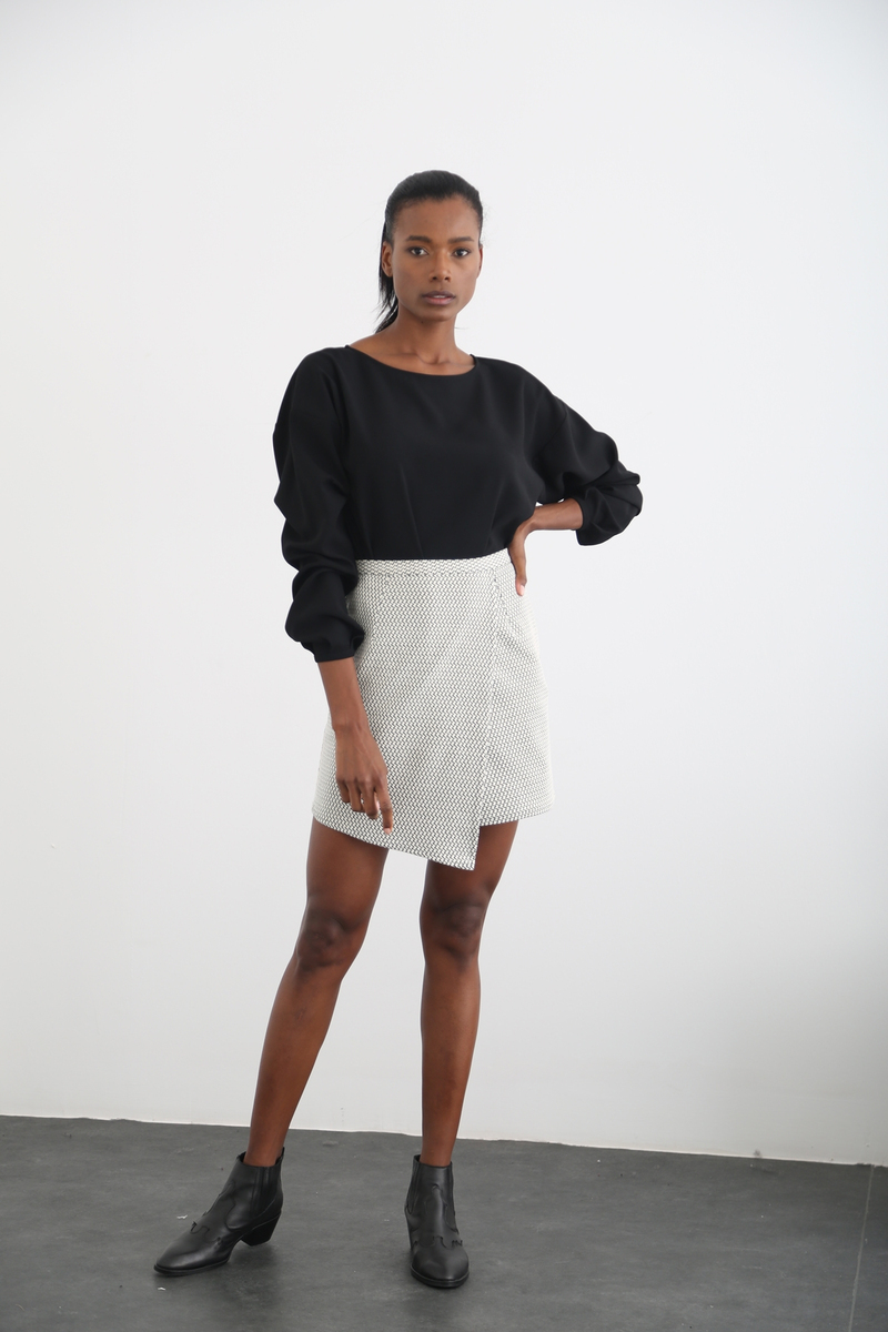 Siyah Krep Havuz Yaka Bluz-1005 