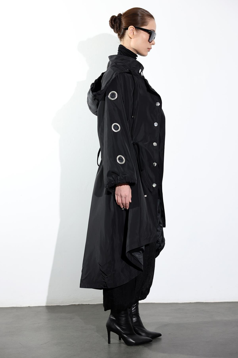 Siyah Metal Halka Detaylı Kapüşonlu Trençkot 87147