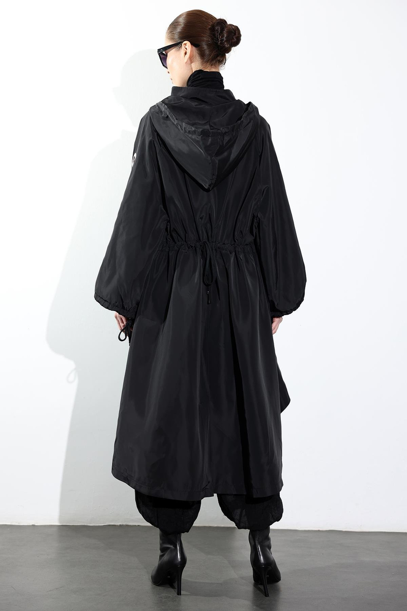 Siyah Metal Halka Detaylı Kapüşonlu Trençkot 87147