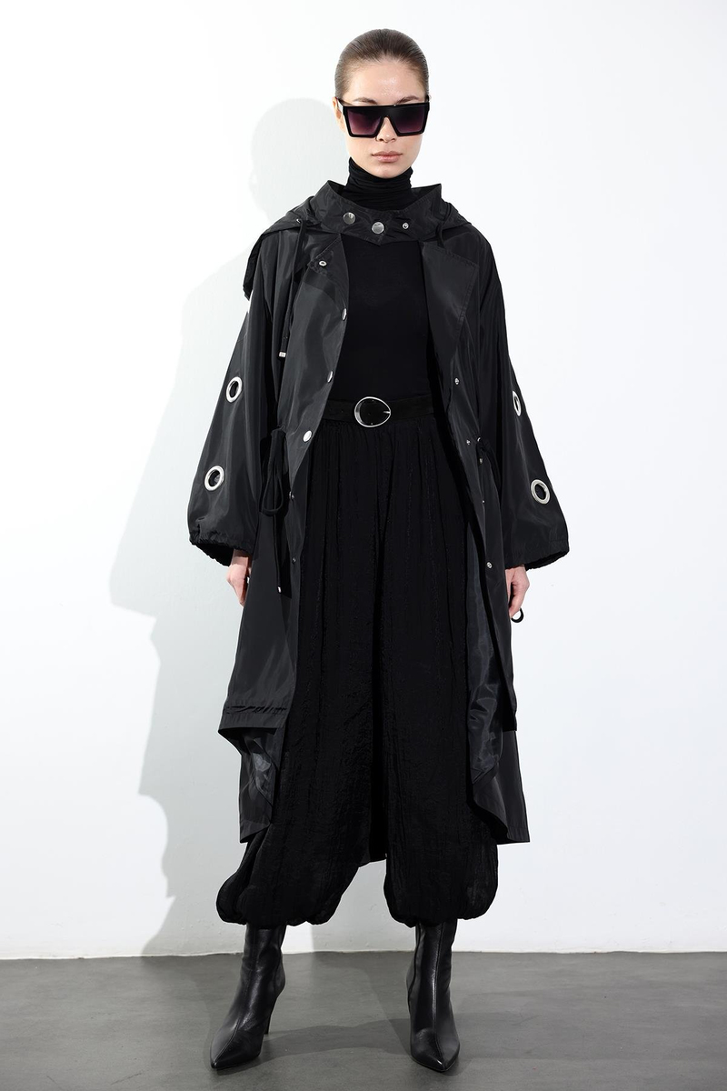 Siyah Metal Halka Detaylı Kapüşonlu Trençkot 87147