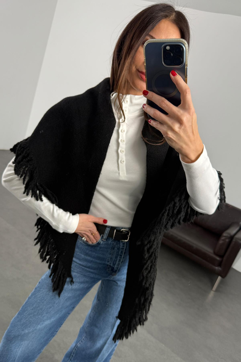 Siyah Püsküllü Üçgen Atkı 16004