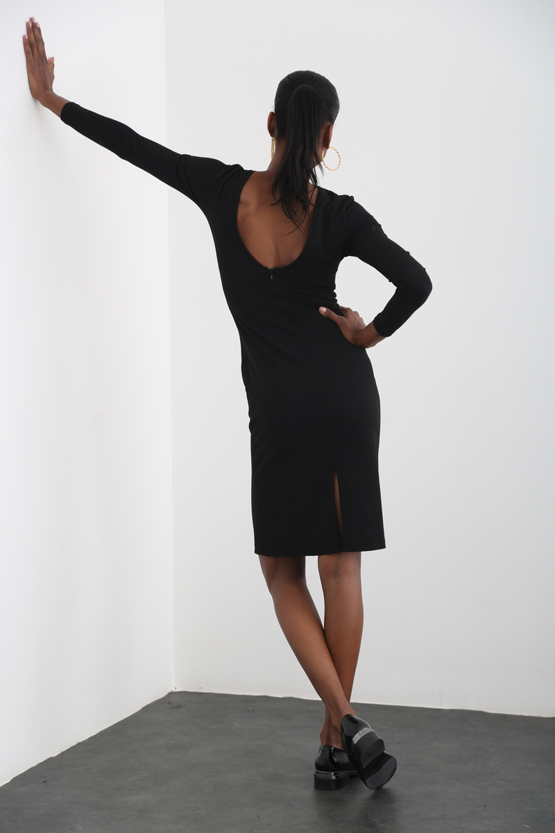 Siyah Sırtı V Midi Krep Elbise 