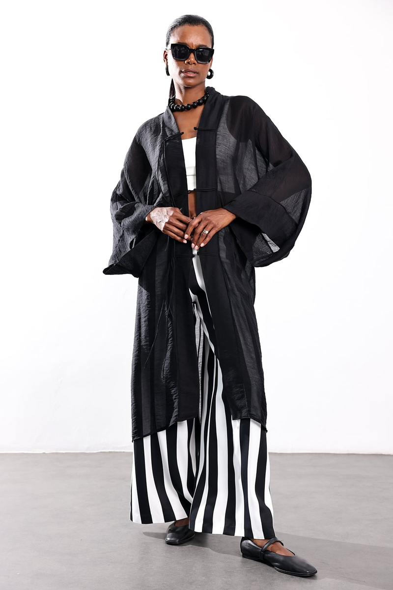 Siyah Süslü Düğmeli Kimono 3467
