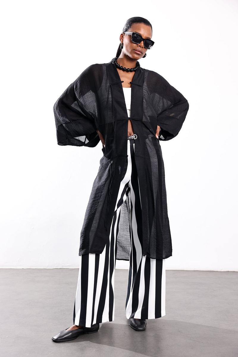 Siyah Süslü Düğmeli Kimono 3467
