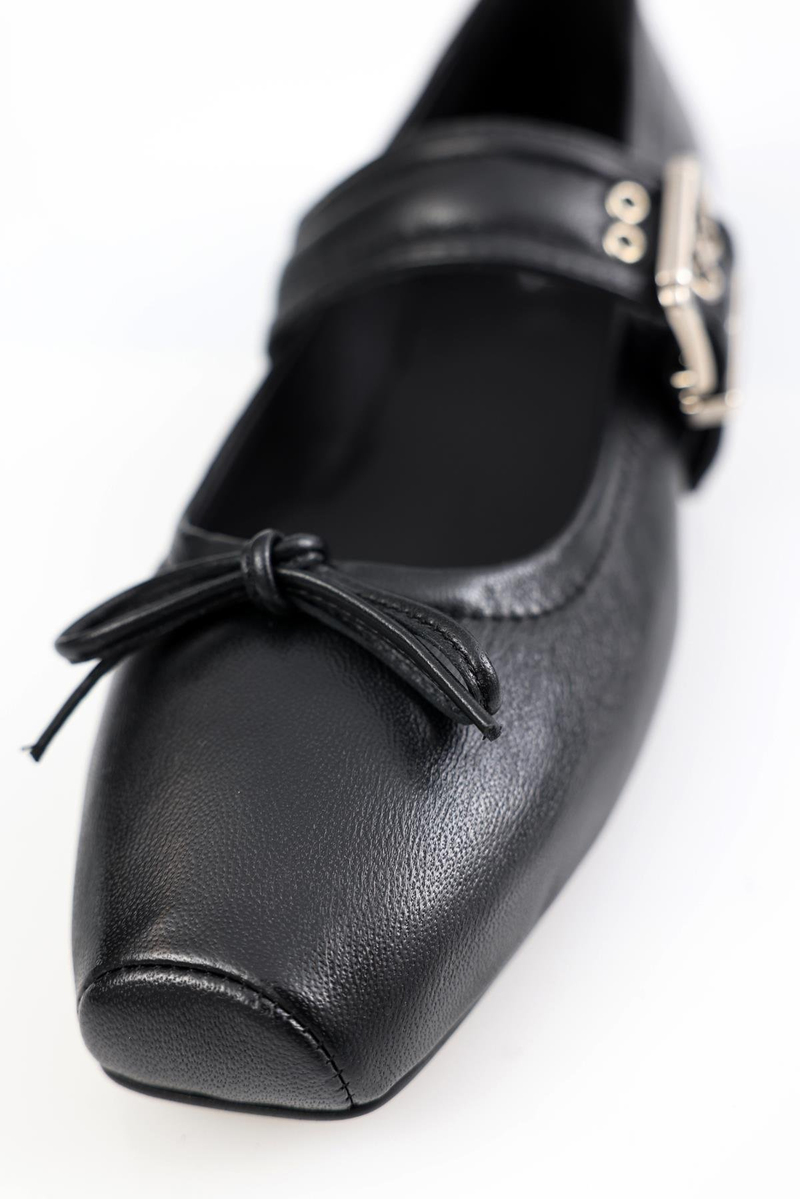 Siyah Tokalı Kare Burunlu Babet 24154