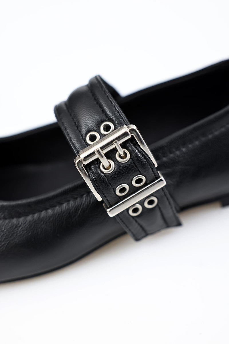 Siyah Tokalı Kare Burunlu Babet 24154