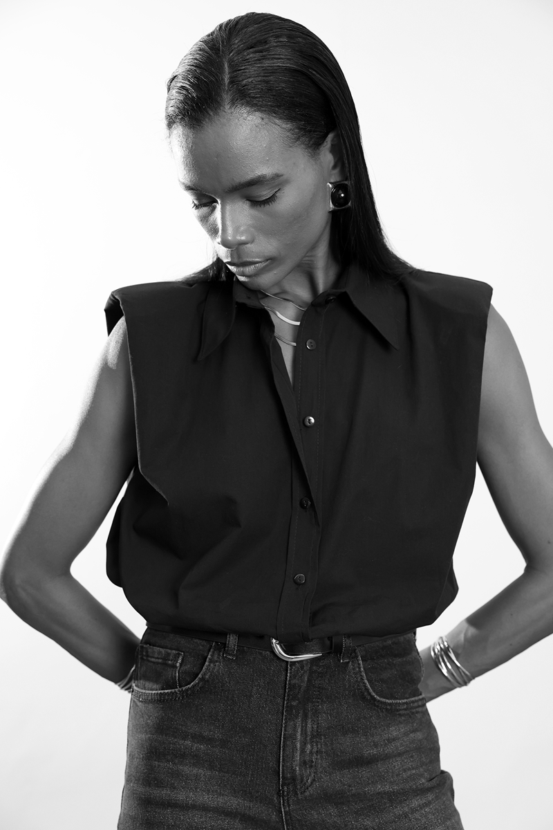 Siyah Vatkalı Kolsuz Gömlek 0016