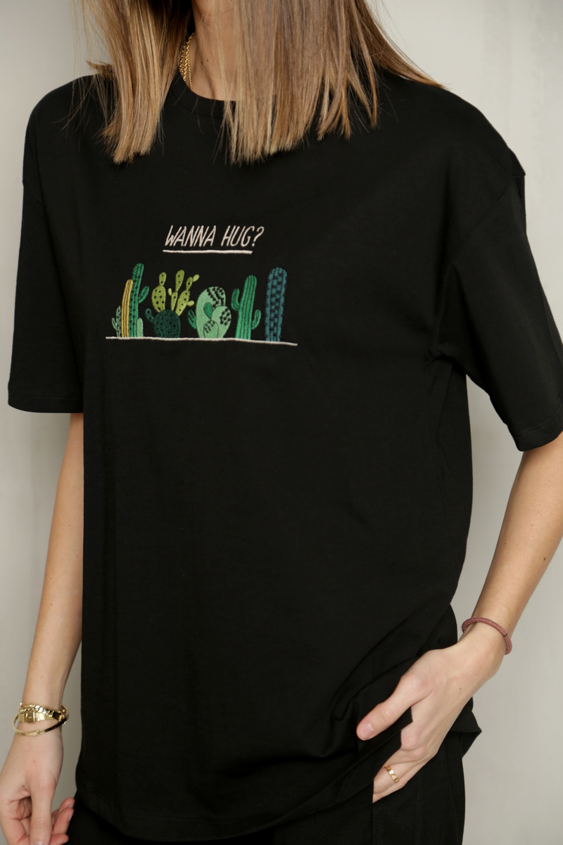 Siyah Wanna Hug İşlemeli Tshirt 6015