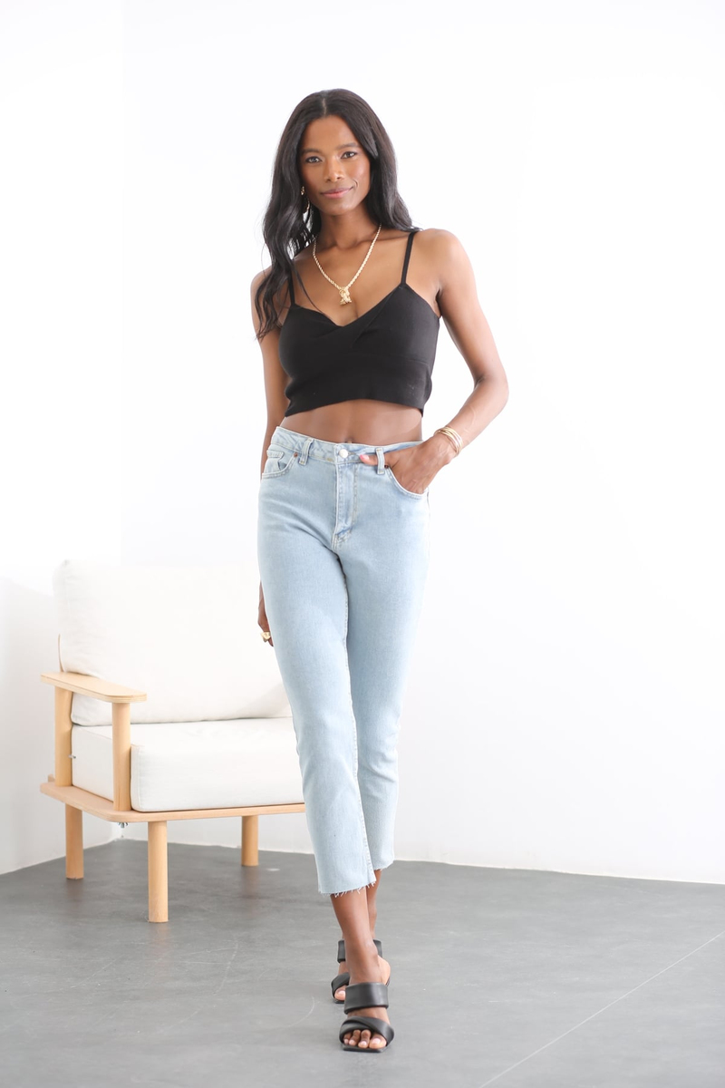 Siyah Yaka Detaylı Crop 