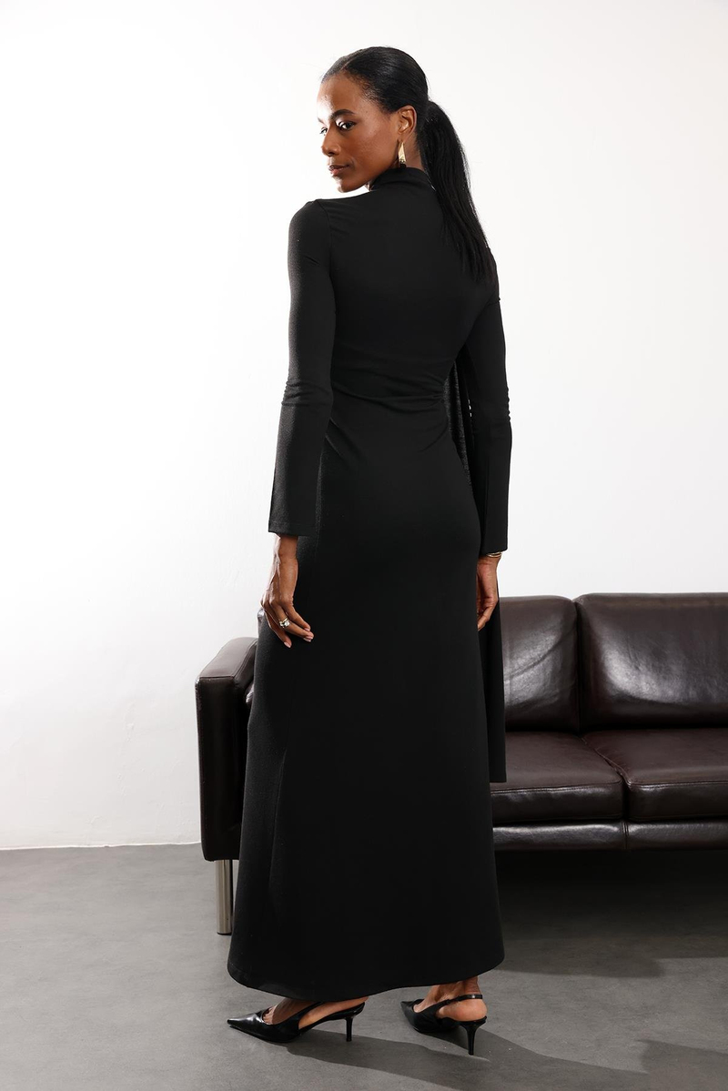 Siyah Yaka Detaylı Yırtmaçlı Elbise 111659