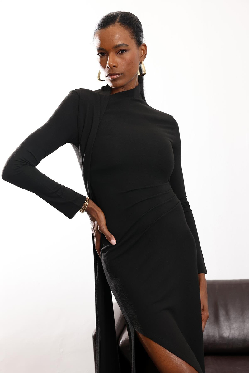 Siyah Yaka Detaylı Yırtmaçlı Elbise 111659