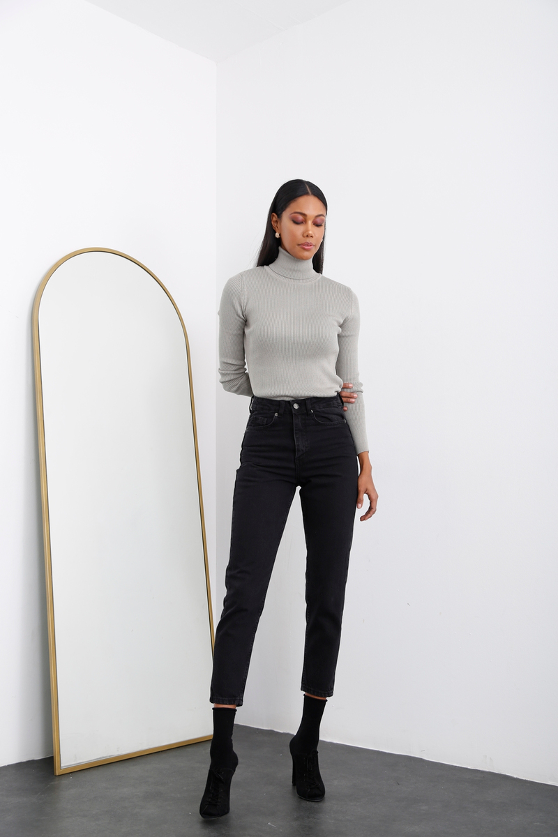 Siyah Yüksek Bel Mom Fit Jean 