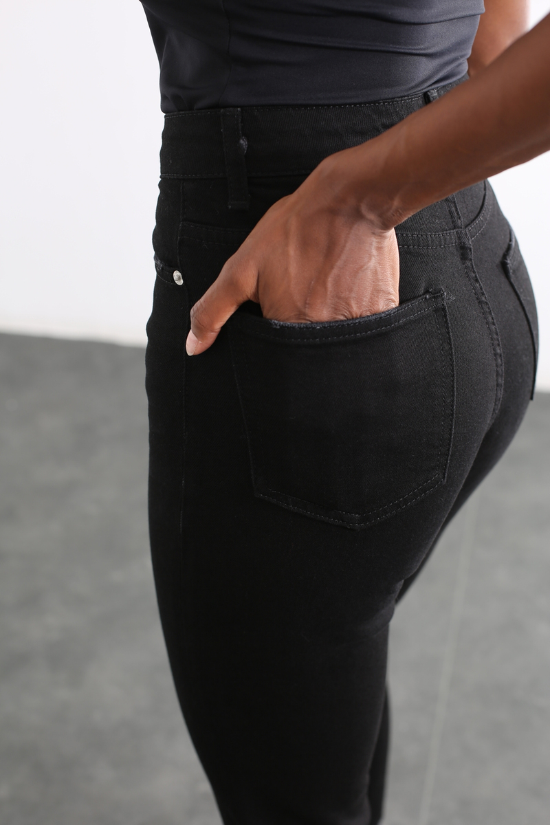 Siyah Yüksek Bel Mom Fit Jean 209