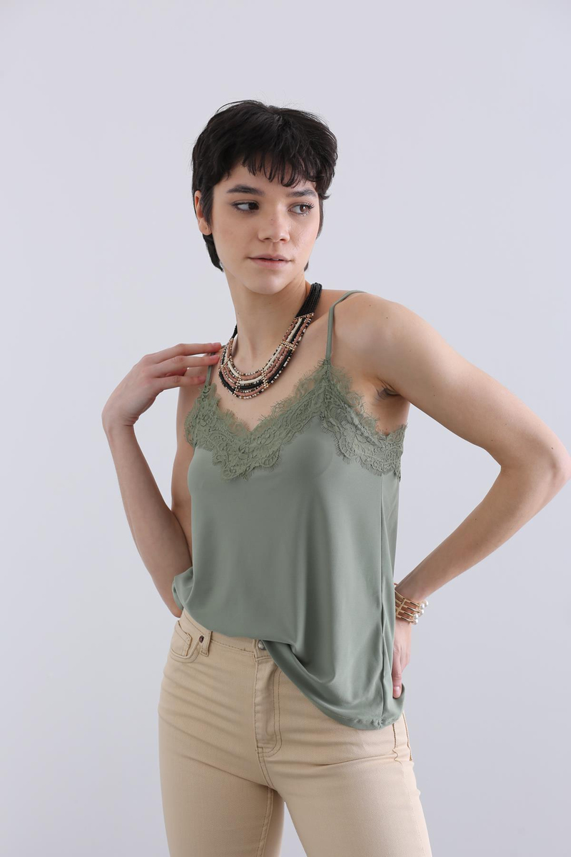 Yeşil Ayarlanabilir Askılı Dantelli Bluz 