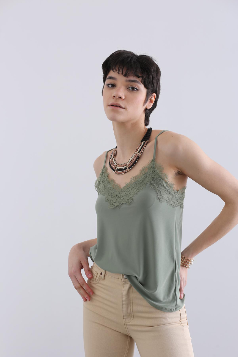 Yeşil Ayarlanabilir Askılı Dantelli Bluz 