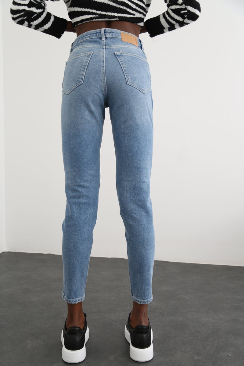 Yıkamalı Mavi Mom Fit Jean 