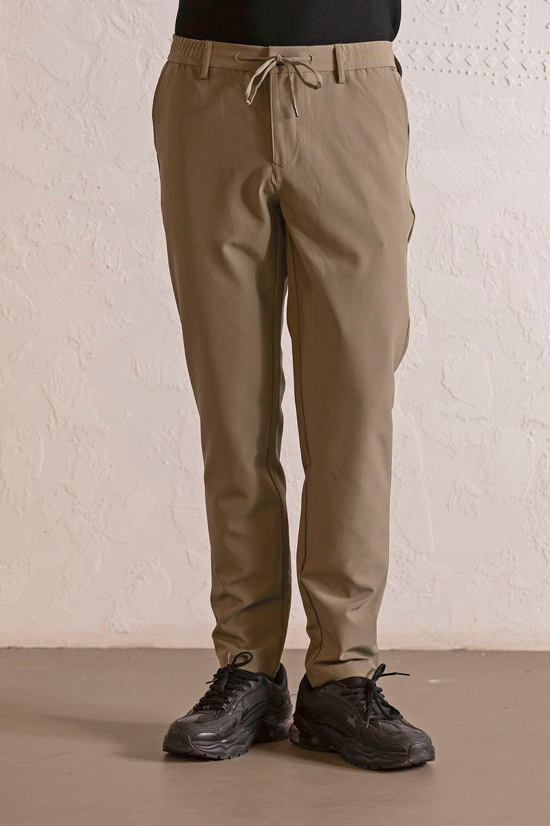 Beli Lastikli ve Bağcıklı Cepleri Çıtçıtlı Jogger Erkek Pantolon