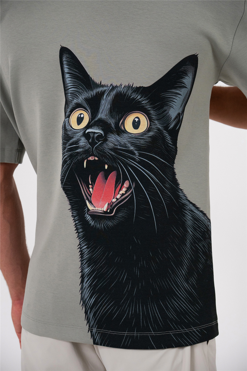 Bisiklet Yaka Arka Bedeni Kedi Baskılı Erkek T-shirt