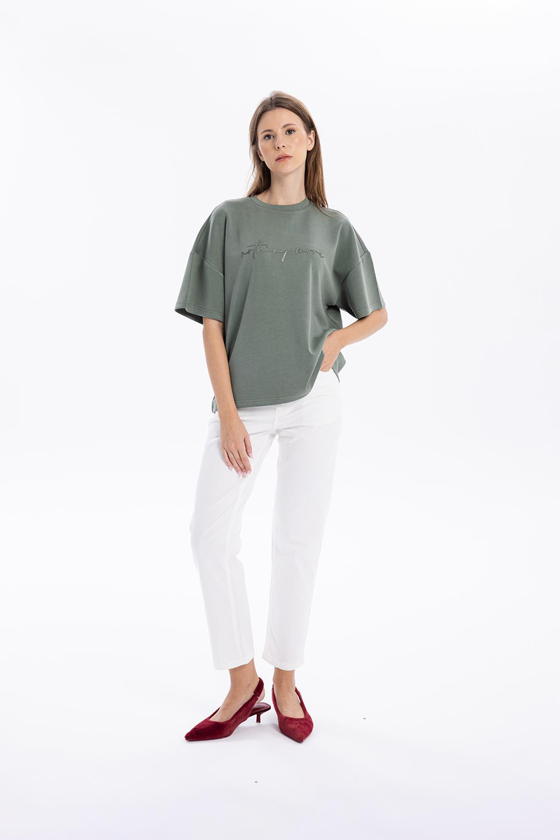 Bisiklet Yaka Oversize Emboss Baskılı Kadın T-shirt