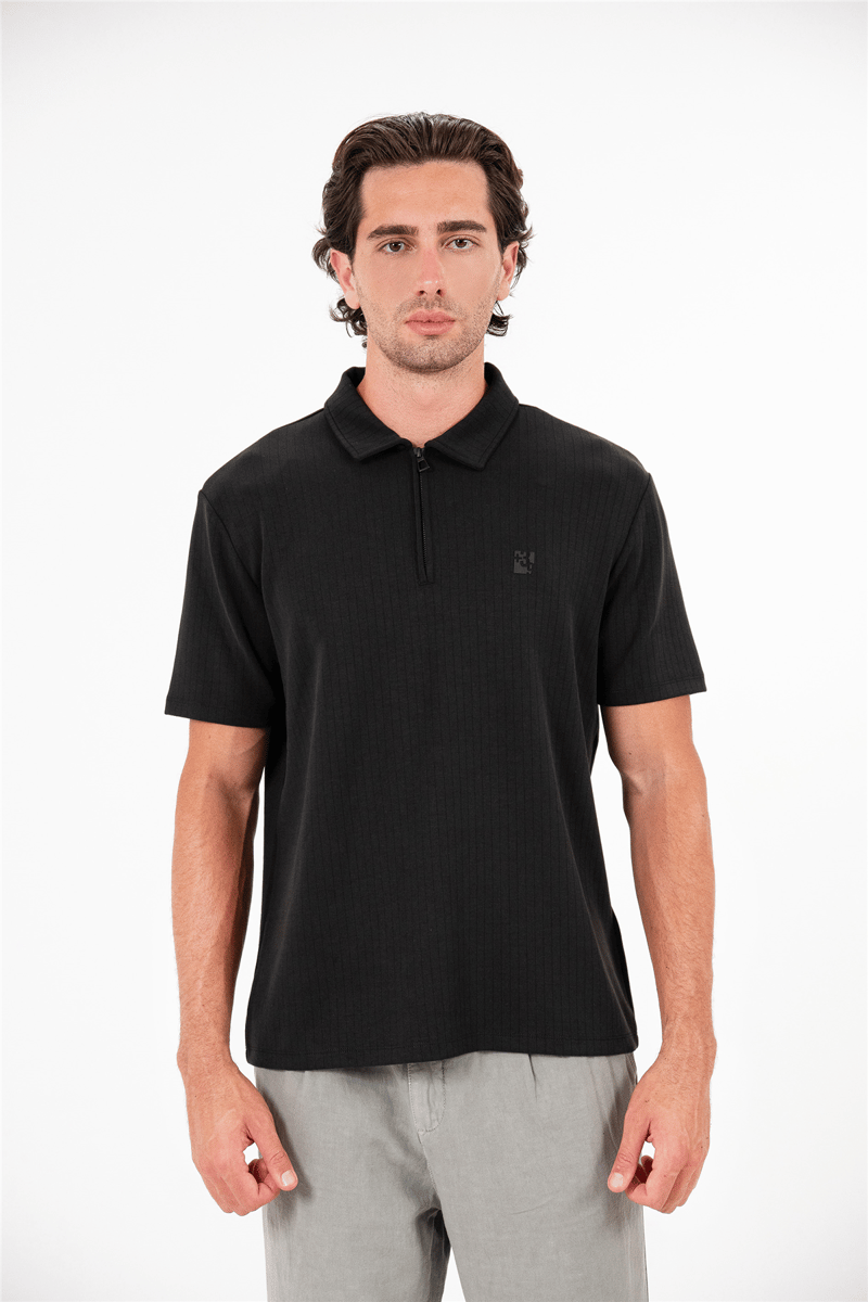 Polo Yaka Fermuarlı Sol Güğsü Baskılı Erkek T-shirt