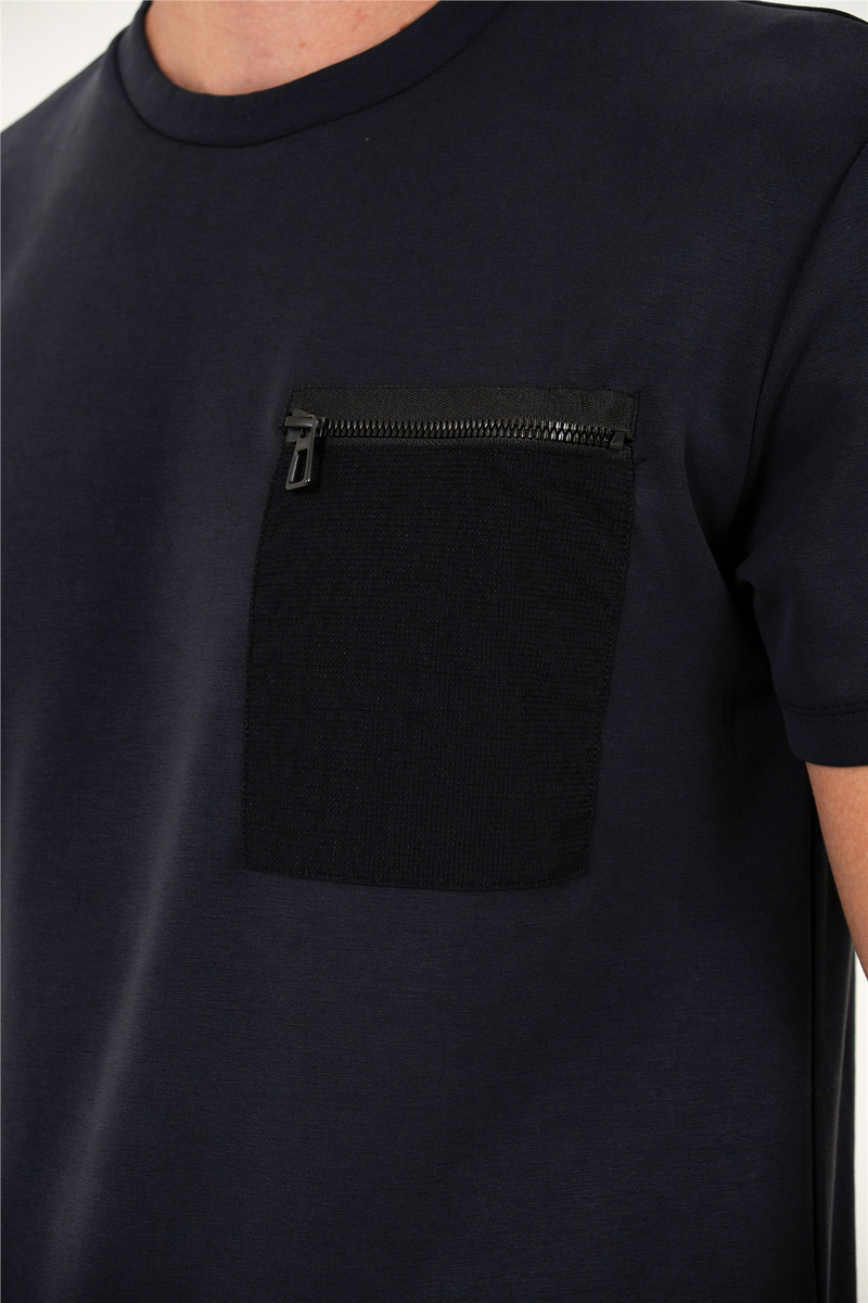 Sol Göğüsü Fermuarlı Cebi Garnili Erkek T-shirt