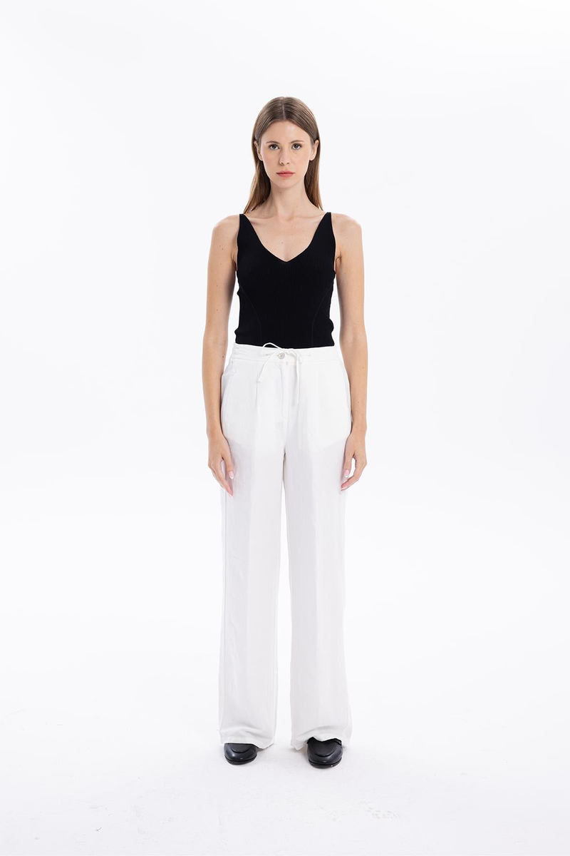V Yaka Slim Fit İnce Askılı Triko Kadın Atlet