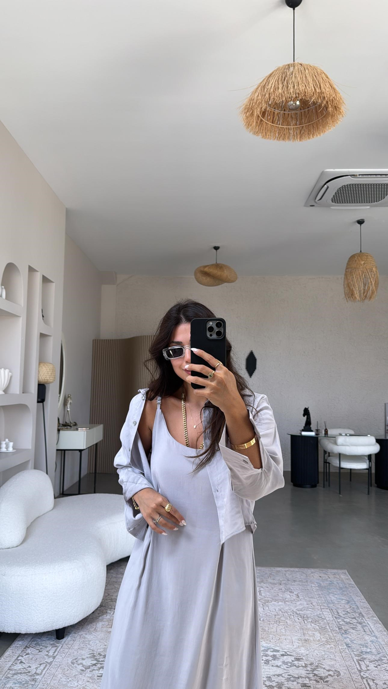 Açık Gri Gömlekli Askılı Tensel Elbise