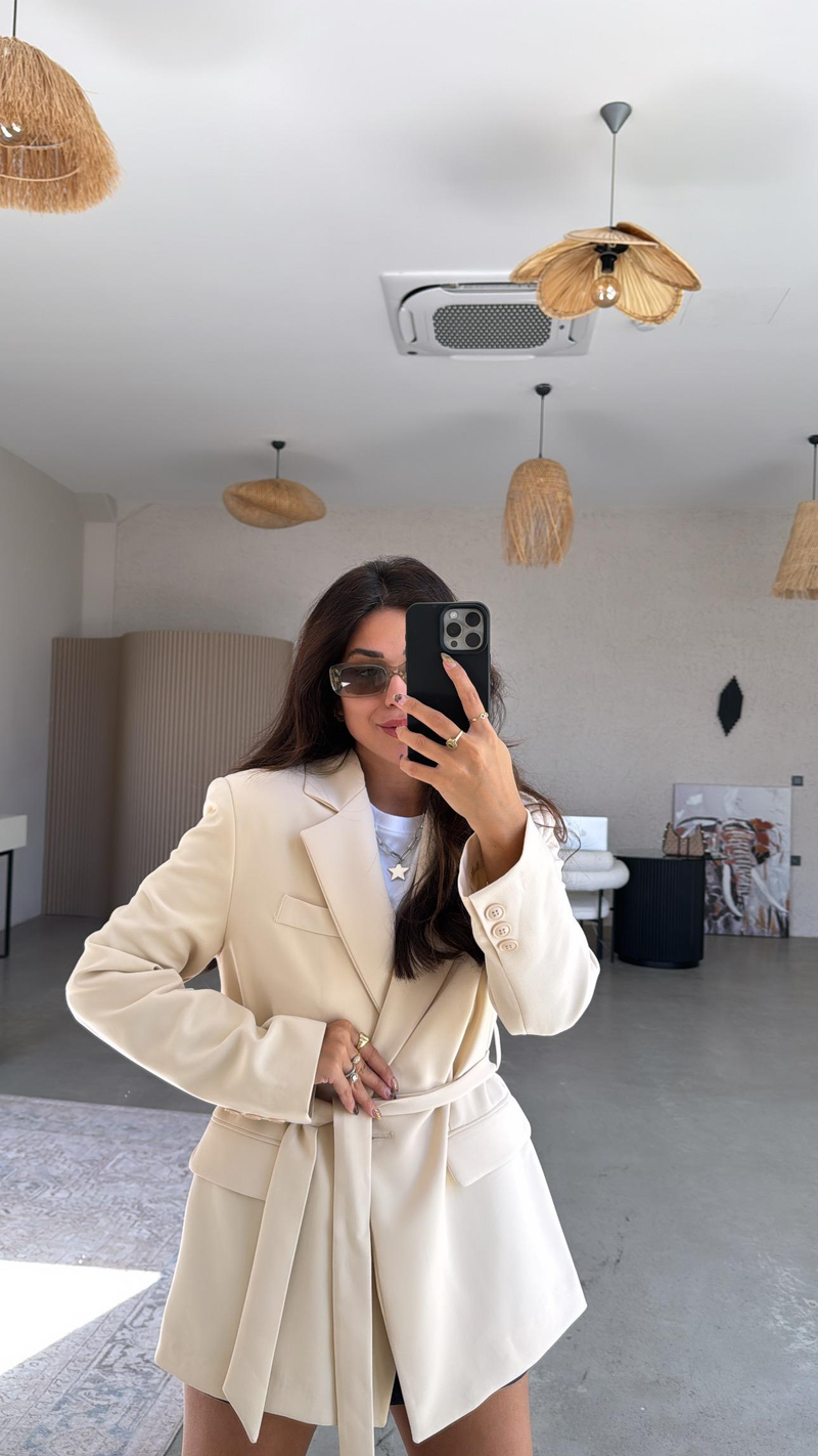 Bej Kuşak Detaylı ZR Ceket