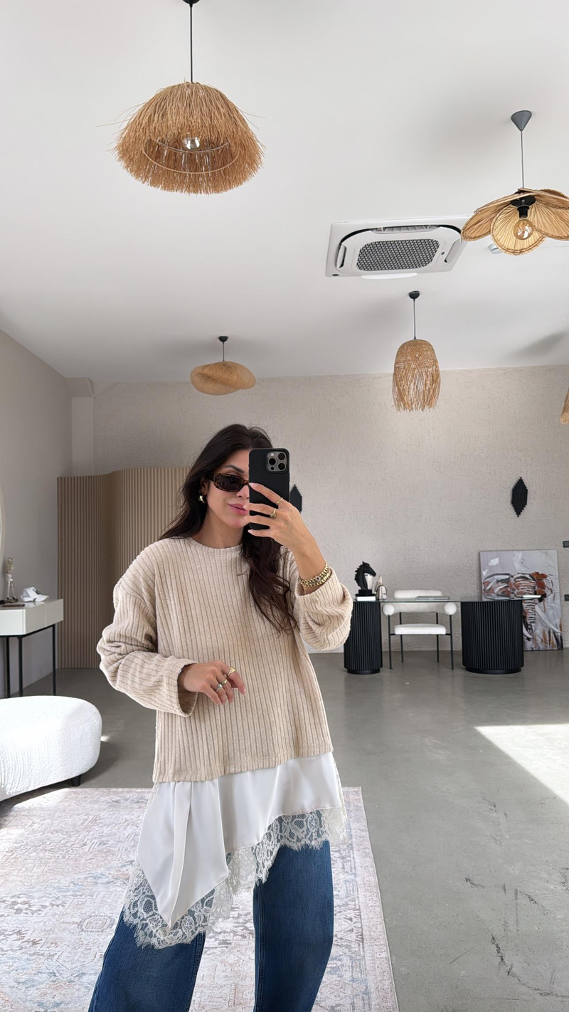 Bej Saten Dantel Detaylı ZR Model Bluz