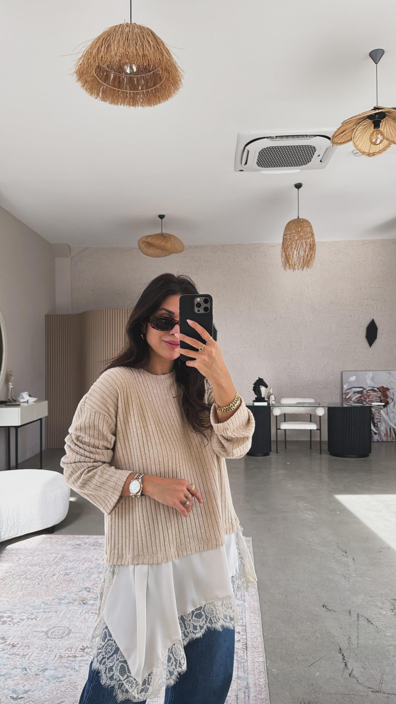 Bej Saten Dantel Detaylı ZR Model Bluz