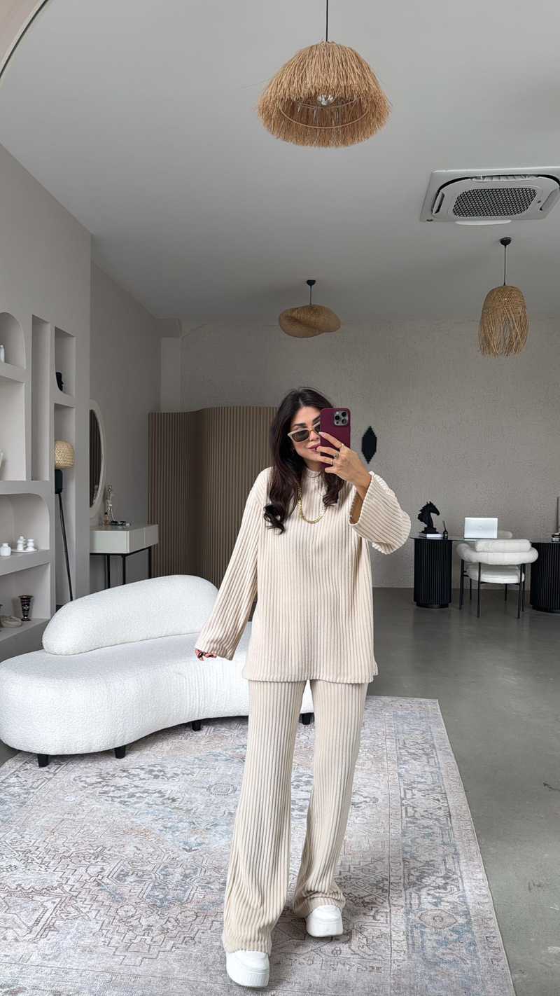 Bej Yumoş Triko Takım