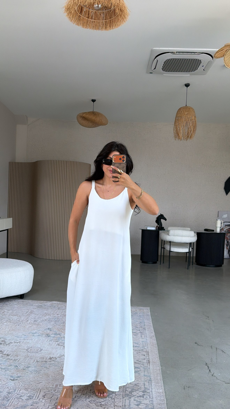 Beyaz Askılı Yırtmaçlı Maxi Dökümlü Elbise