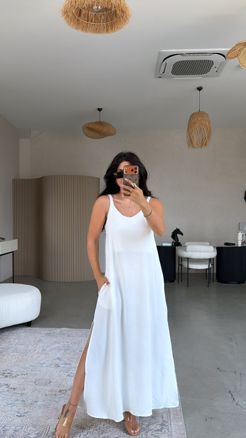Beyaz Askılı Yırtmaçlı Maxi Dökümlü Elbise