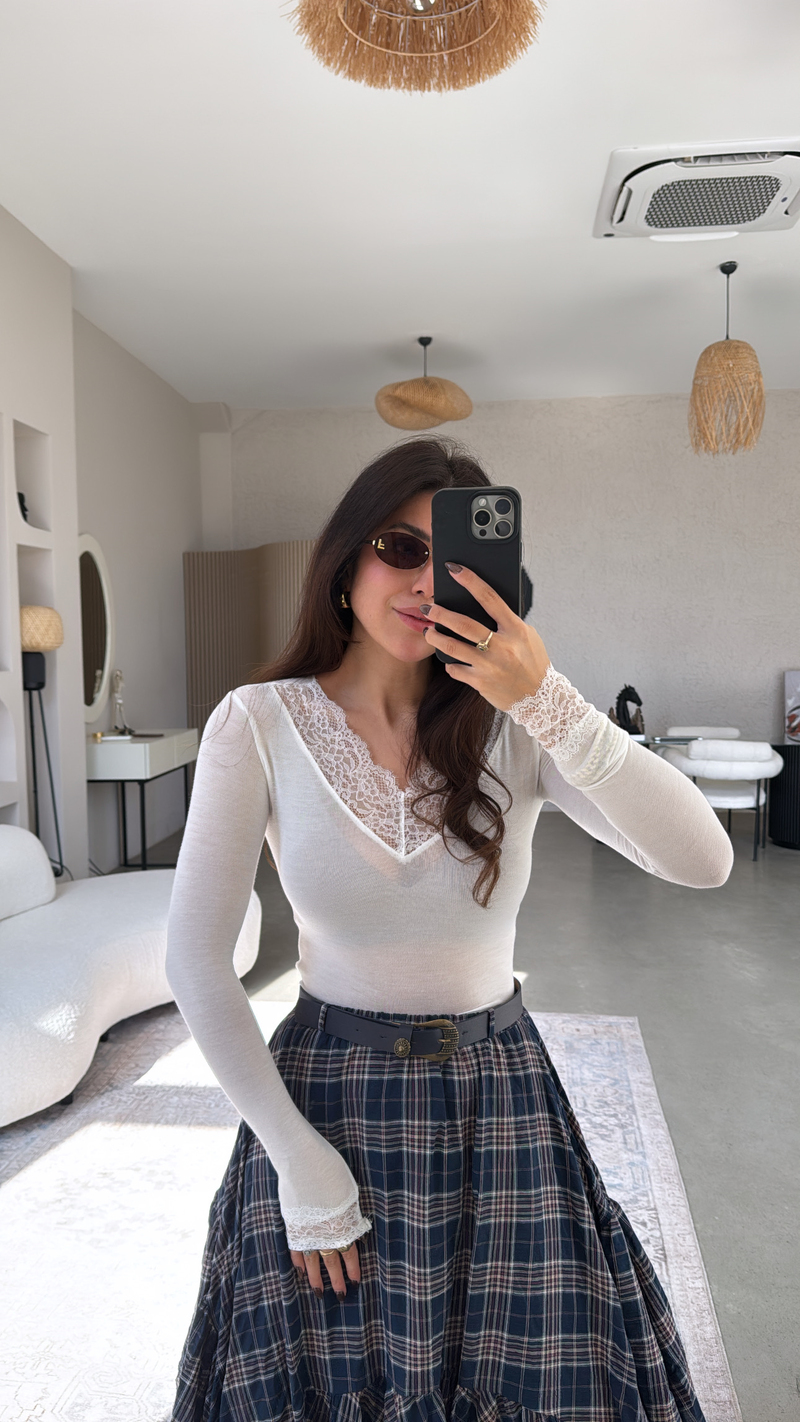 Beyaz Dantelli Transparan Bluz