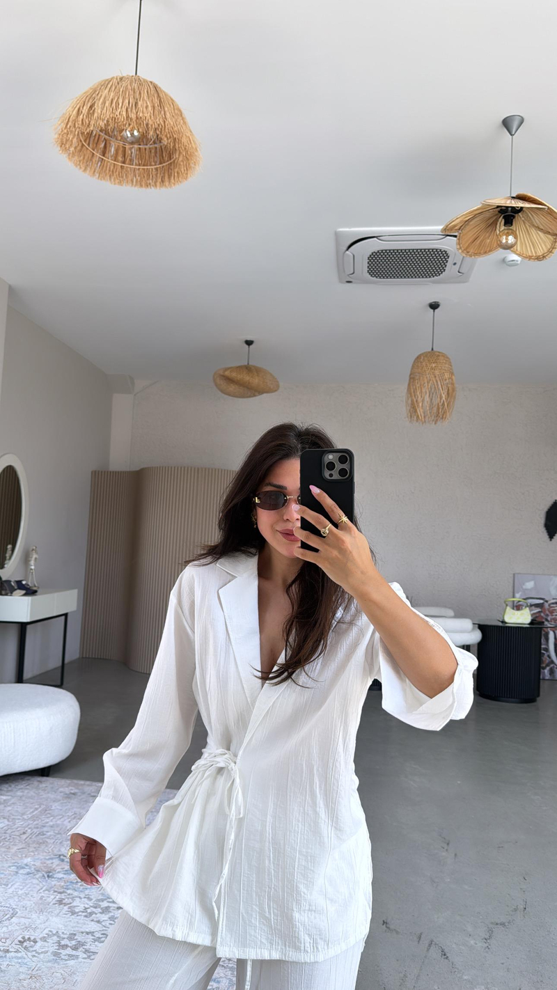 Beyaz Dokuma Kruvaze Yaka Gömlek Takım