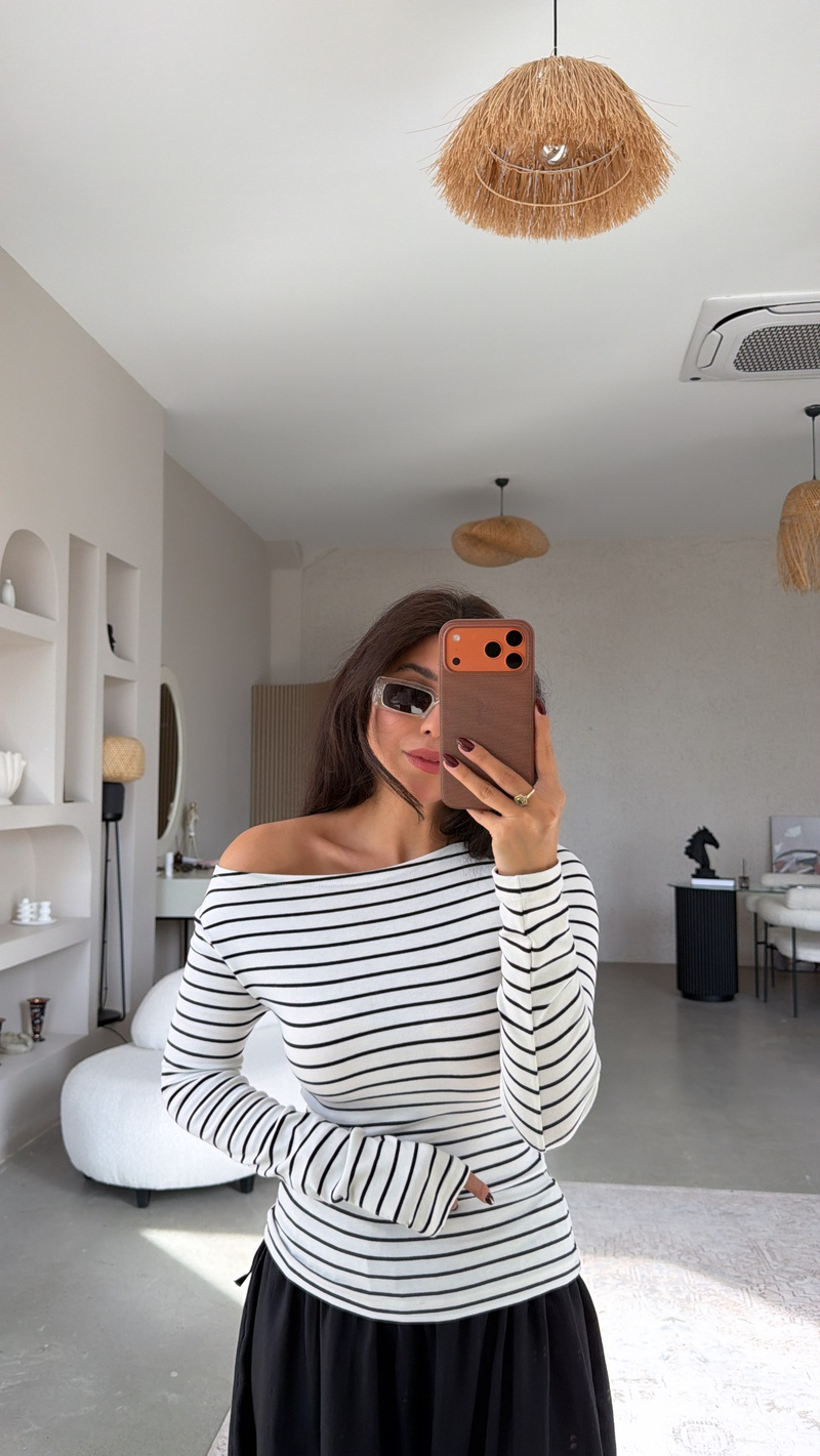Beyaz İnce Çizgili Pamuklu Omzu Açık Body