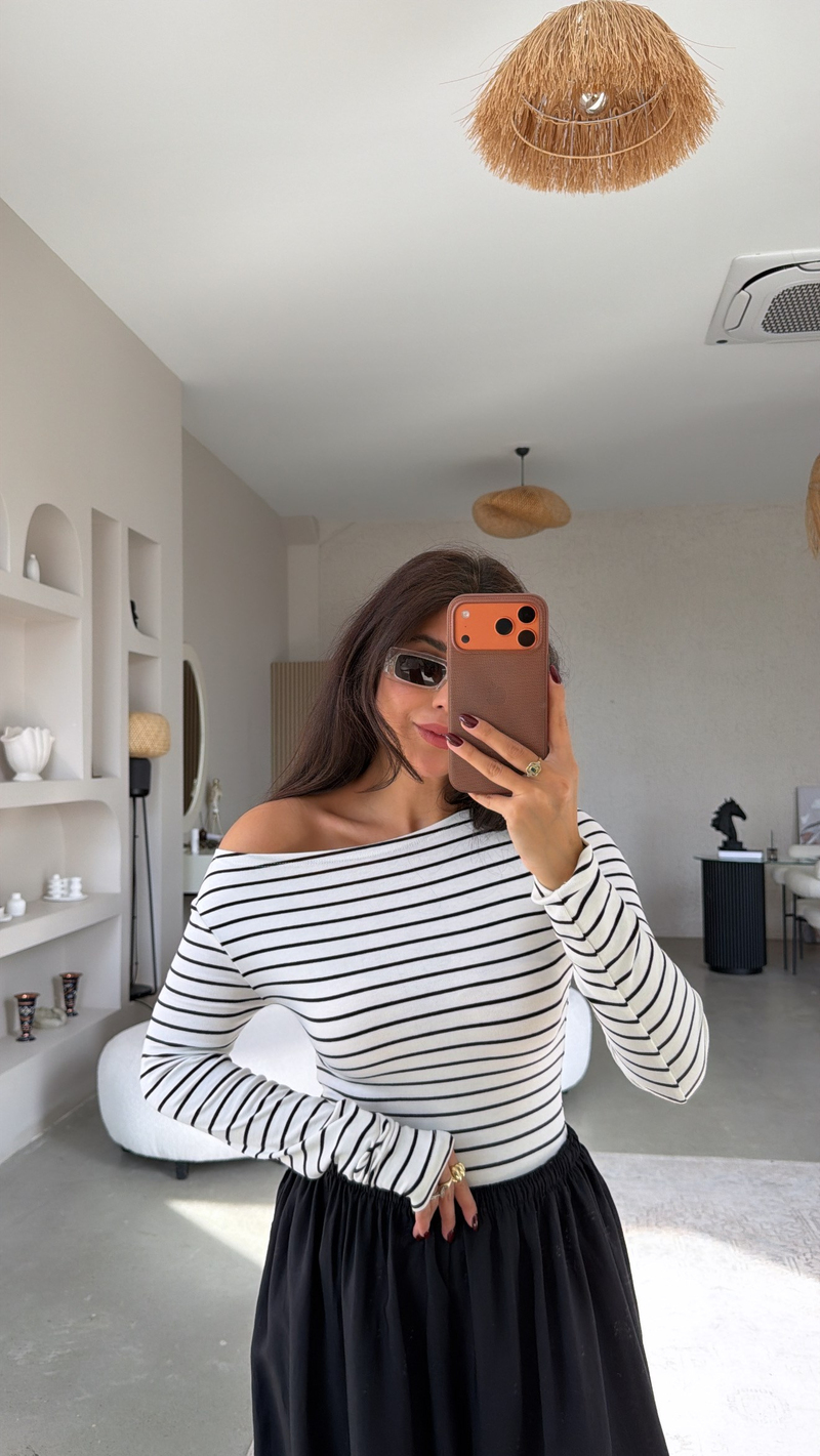 Beyaz İnce Çizgili Pamuklu Omzu Açık Body