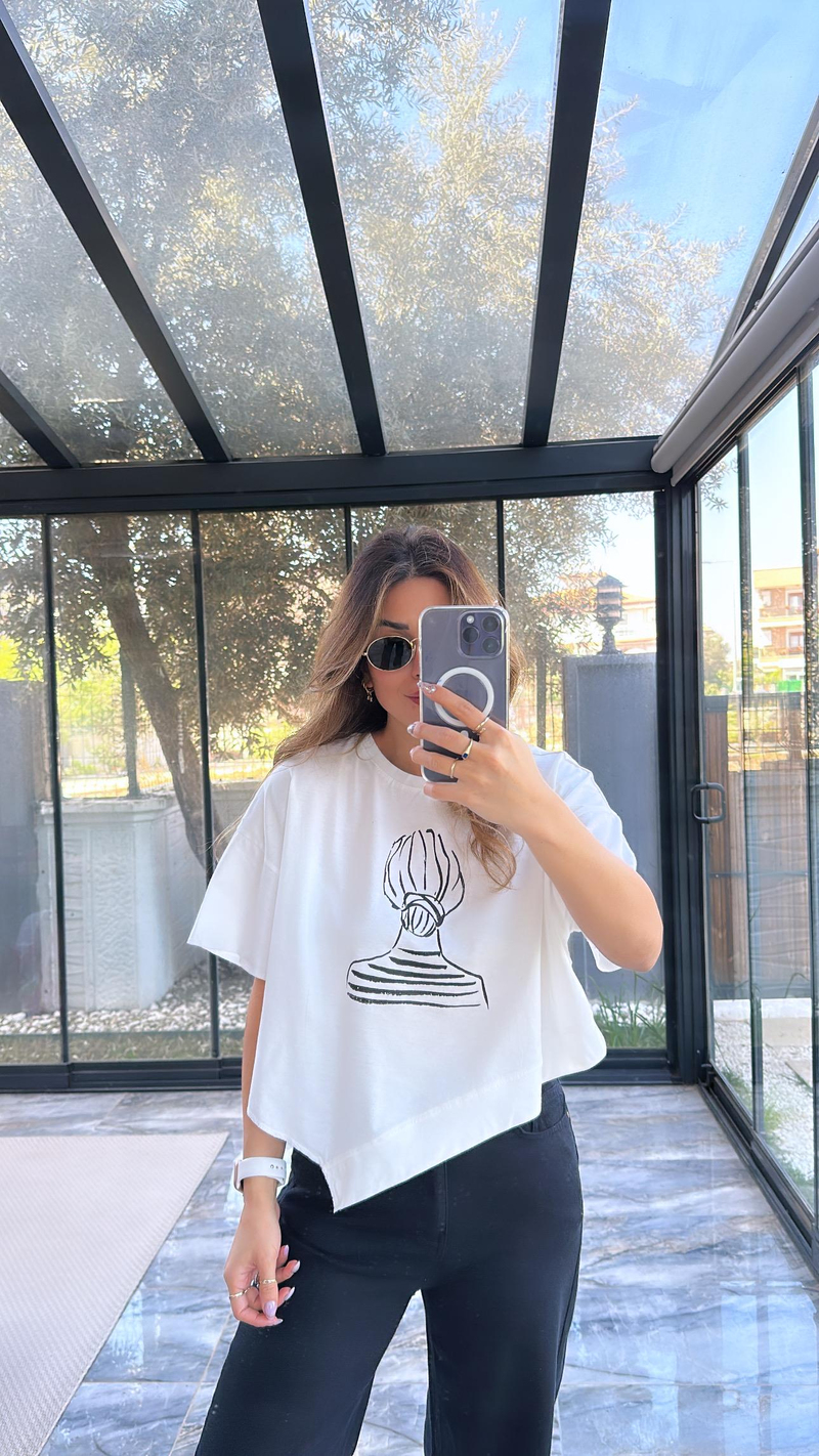 Beyaz Kadın Figür Tasarım Tshirt