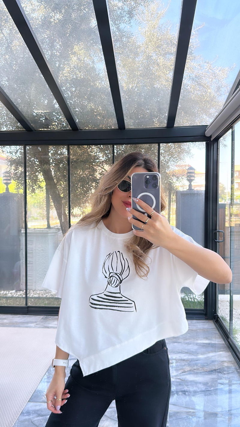 Beyaz Kadın Figür Tasarım Tshirt