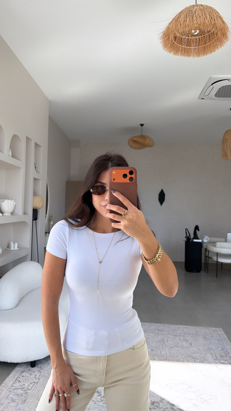 Beyaz Kayık Yaka Oturan Pamuk Basic Tshirt