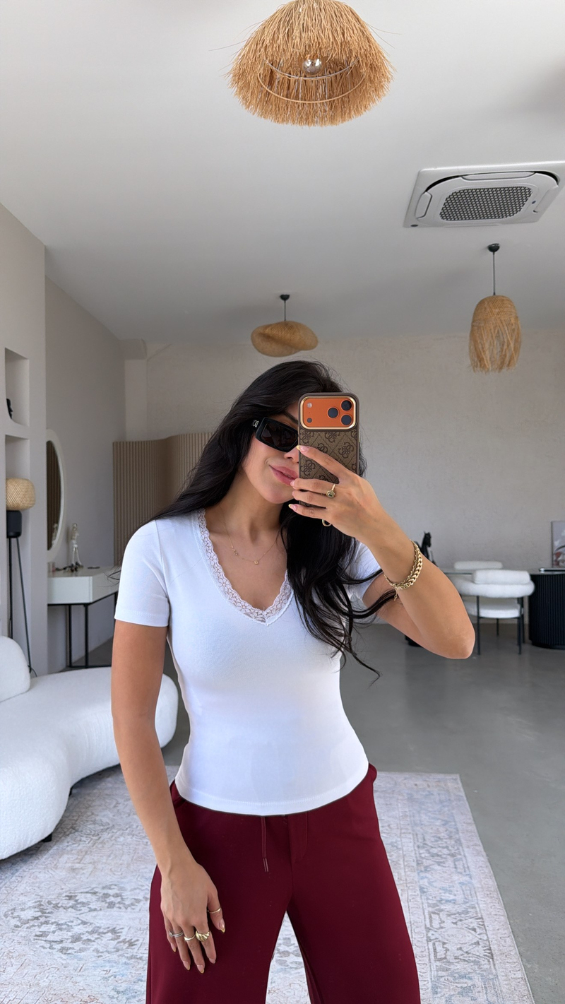 Beyaz Pamuk V Yaka Dantel Detaylı Basic Tshirt