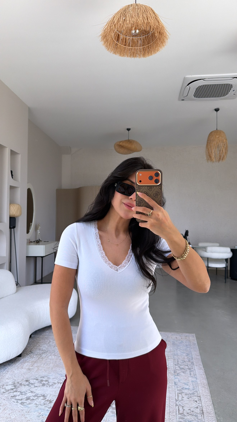 Beyaz Pamuk V Yaka Dantel Detaylı Basic Tshirt
