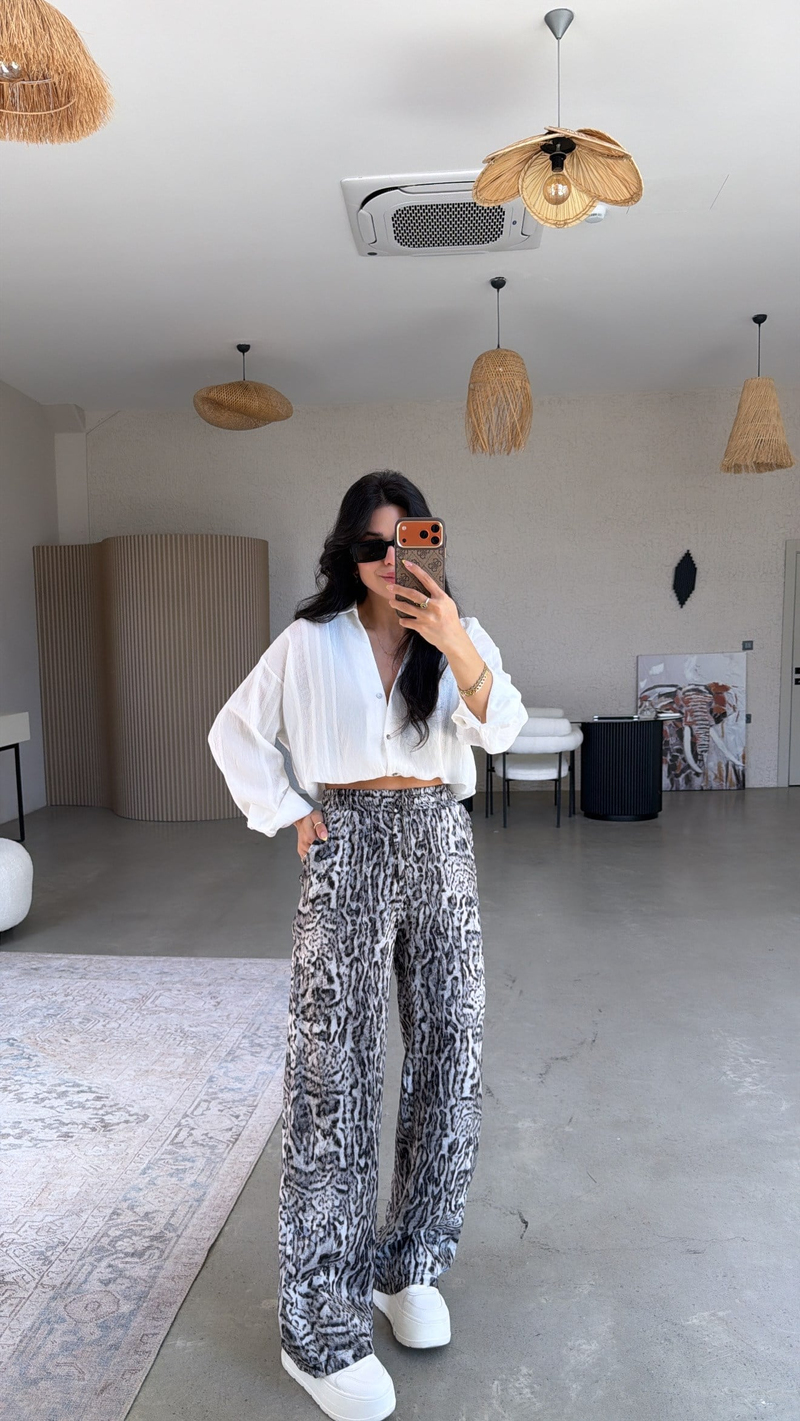 Beyaz Siyah Leoparlı Saten Pantolon