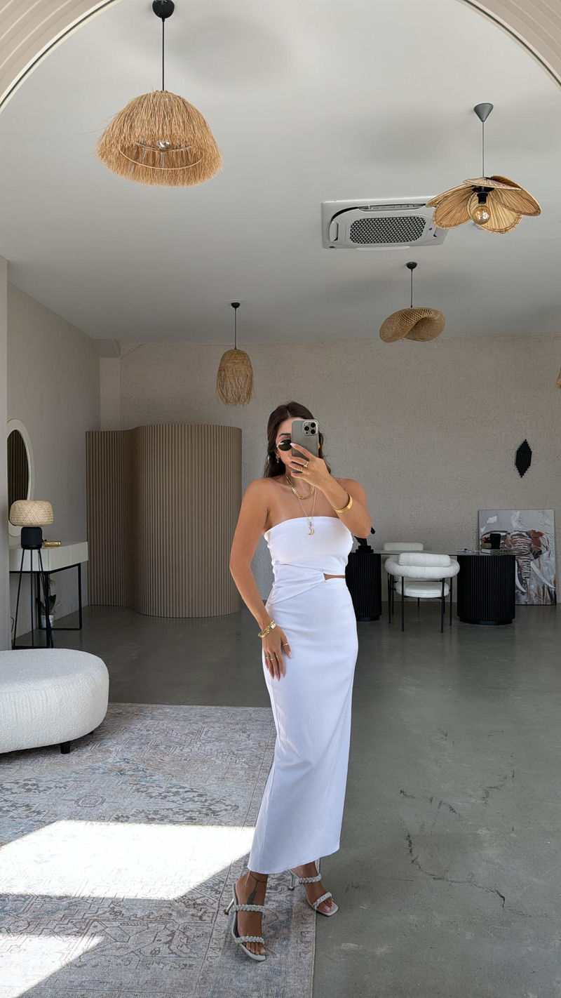 Beyaz Straplez Midi Elbise