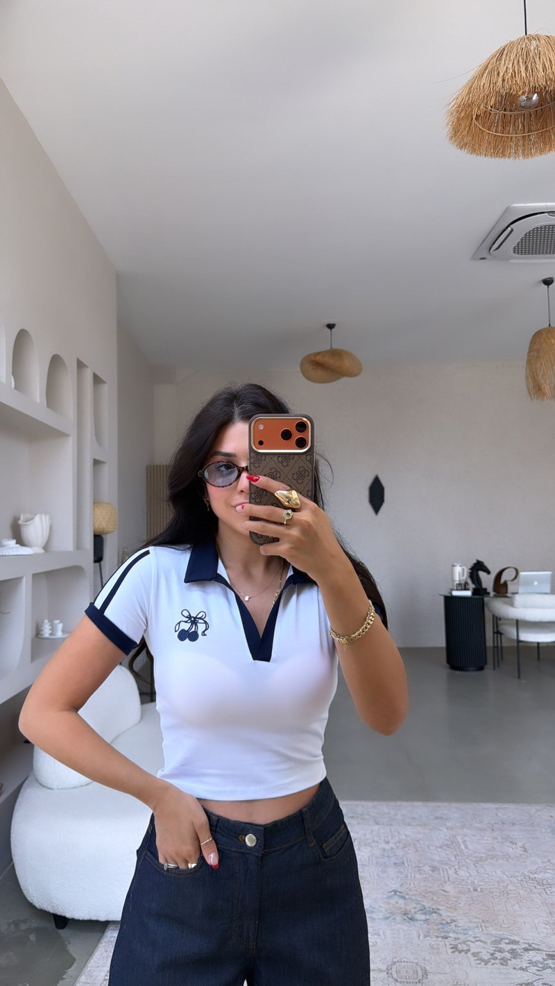 Beyaz Yakalı Kiraz Nakışlı Yüzde Yüz Pamuk Tshirt