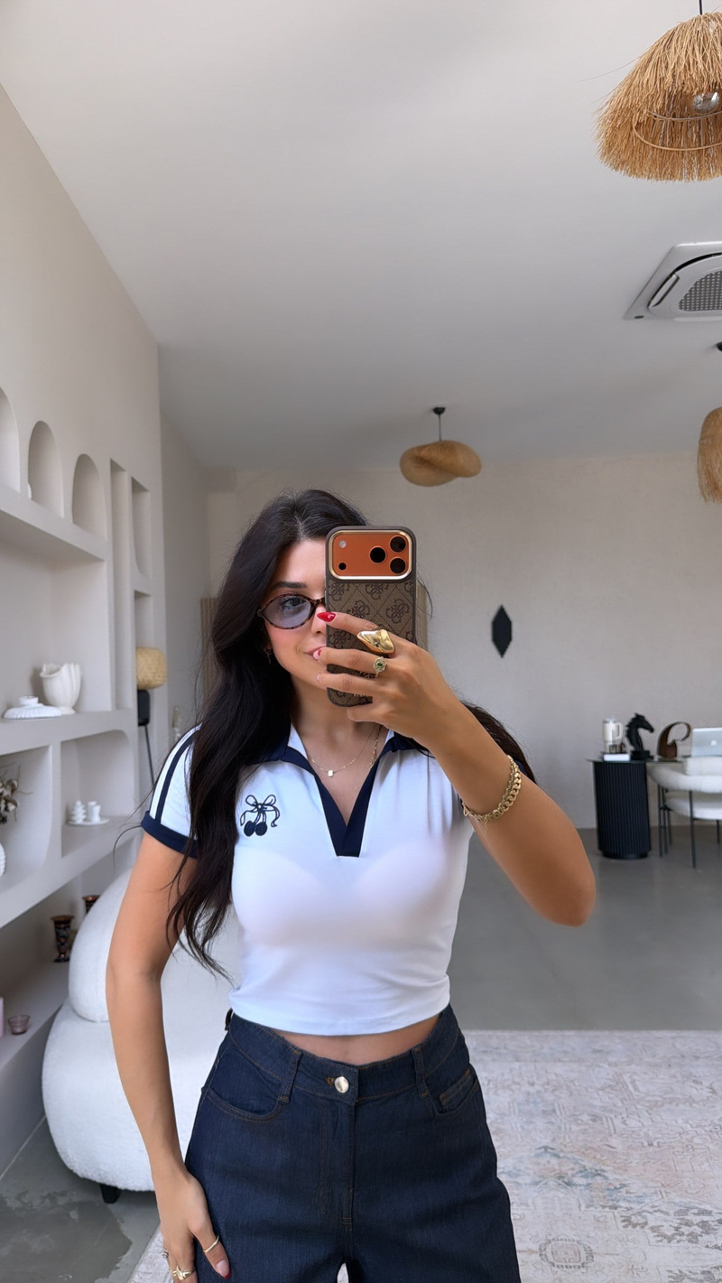 Beyaz Yakalı Kiraz Nakışlı Yüzde Yüz Pamuk Tshirt