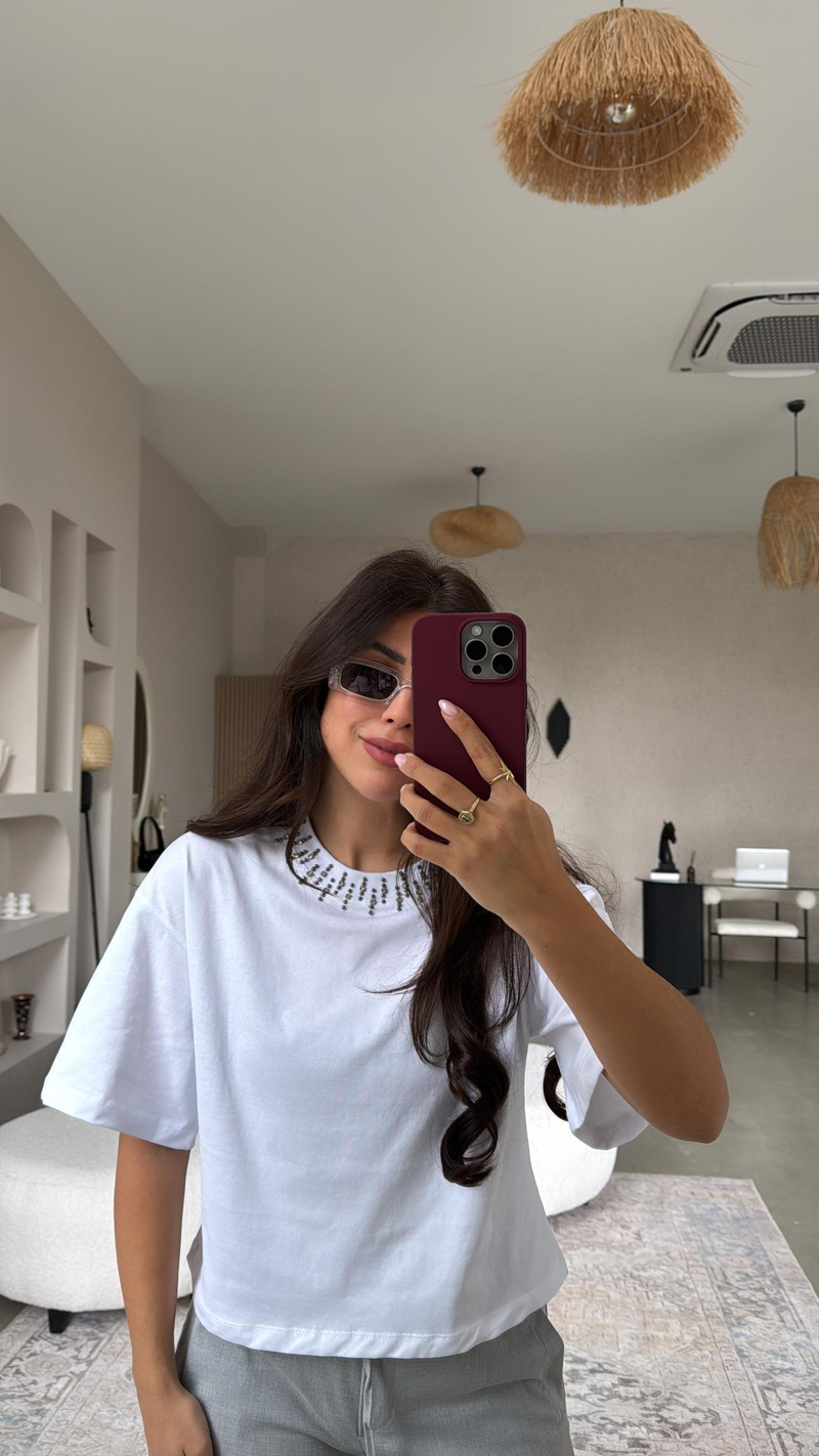 Beyaz Yakası Taş Detaylı Tshirt