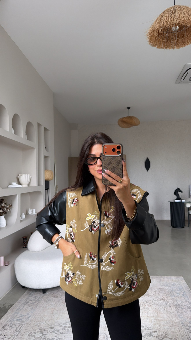 Boncuk ve Nakış İşlemeli Kolları Deri Premium Ceket