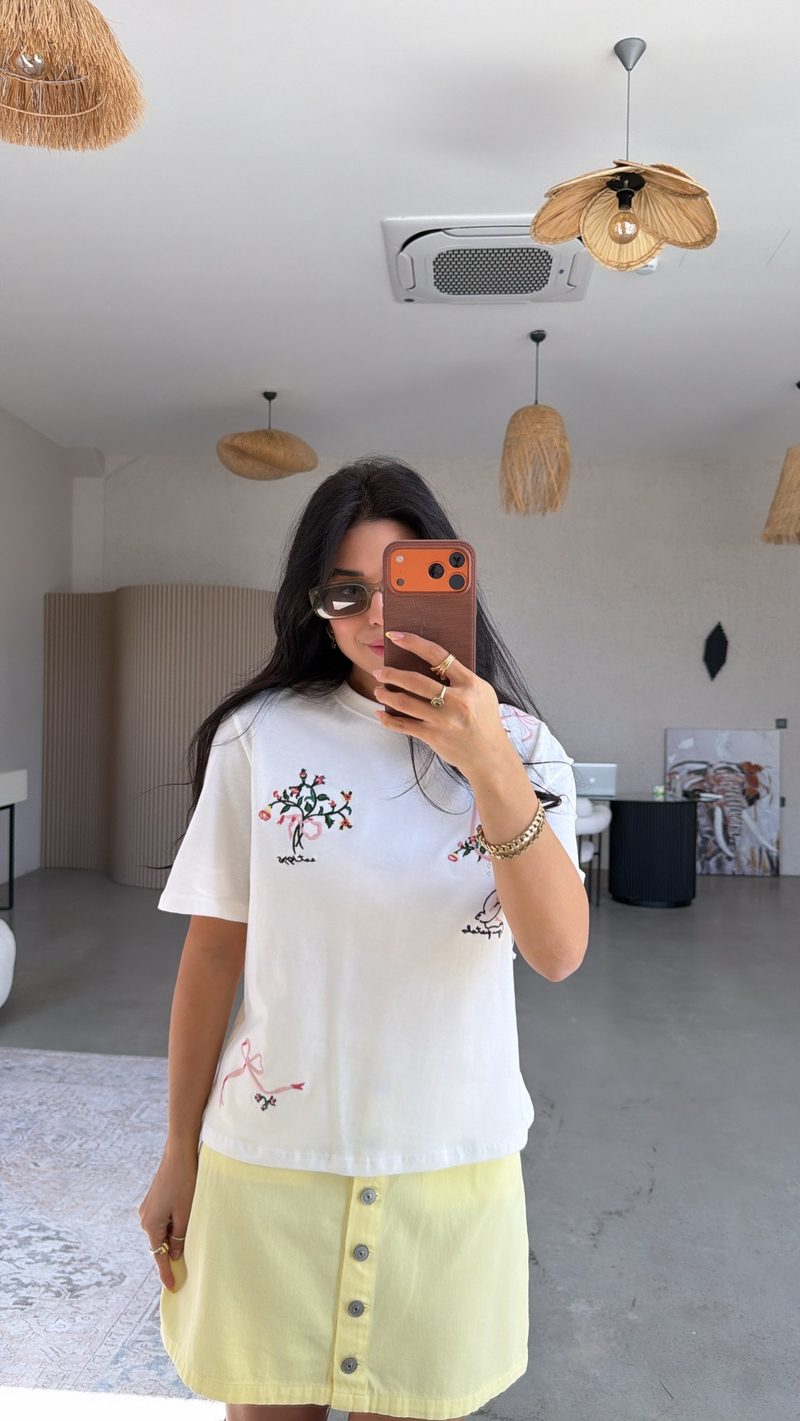 Çiçek Nakışlı Pamuklu Tshirt
