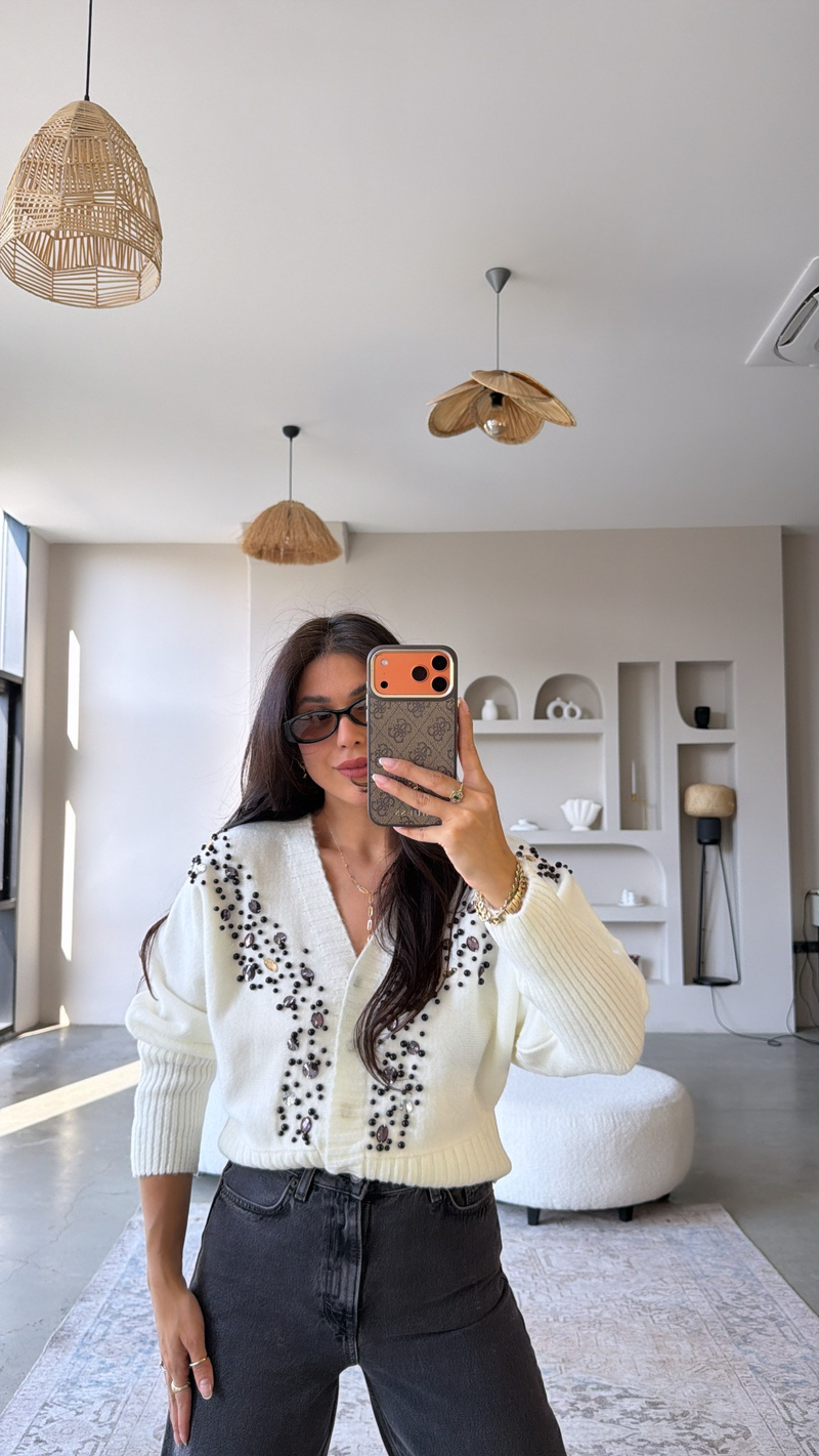 Ekru Boncuklu ve Taşlı Yumoş Premium Hırka